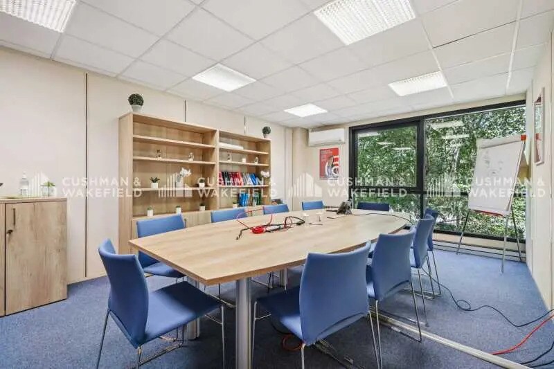 Bureau dans Lisses à louer - Photo du bâtiment - Image 2 de 14