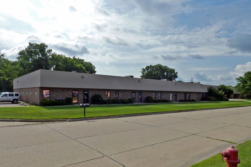 24722-24800 Forterra Dr, Warren, MI for lease - Building Photo - Image 2 of 4