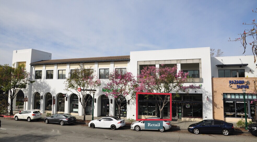 Indian Hill Blvd, Claremont, CA à louer - Photo du bâtiment - Image 2 de 5