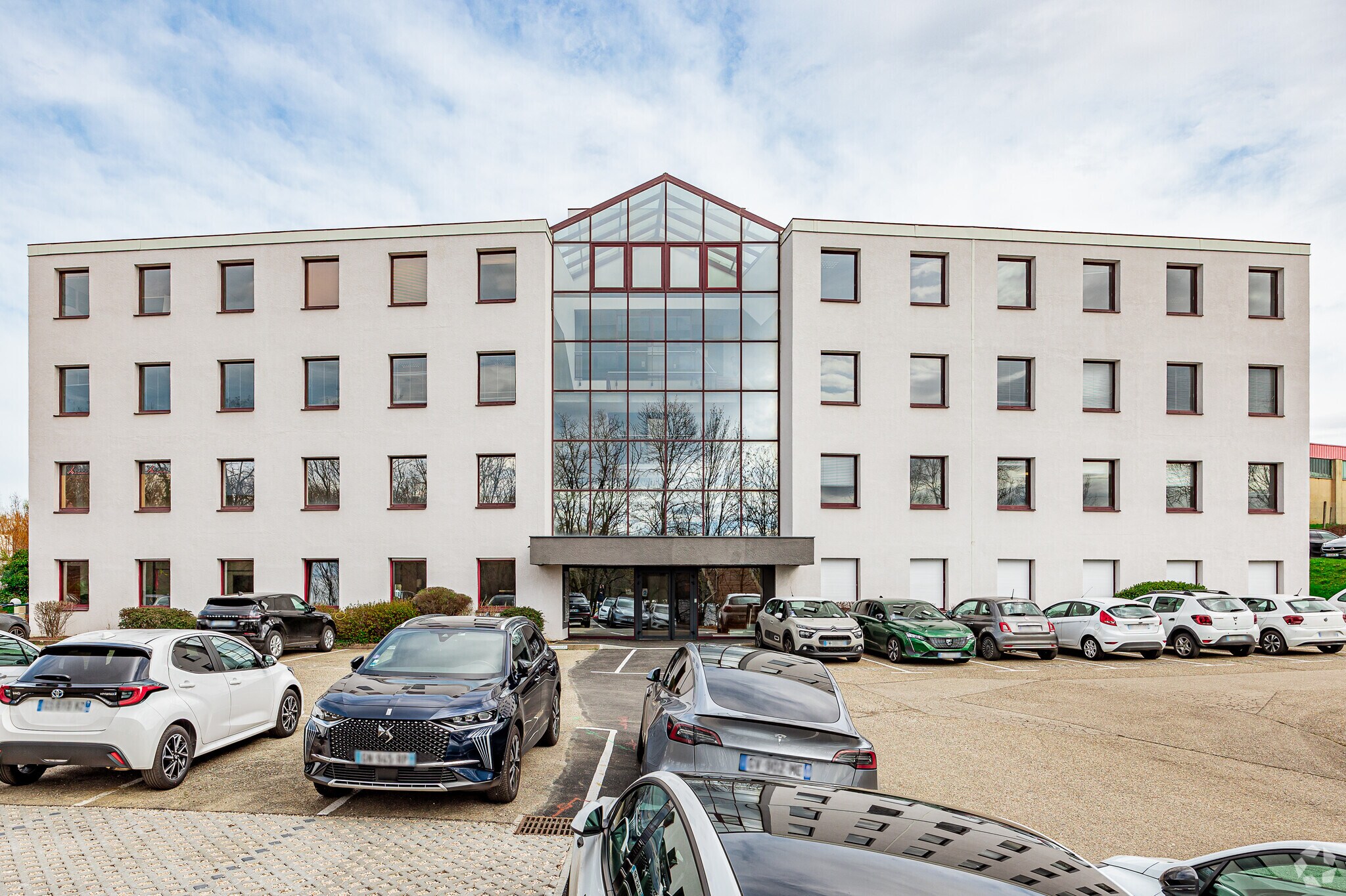 39 Chemin Du Moulin Carron, Dardilly for sale Primary Photo- Image 1 of 18