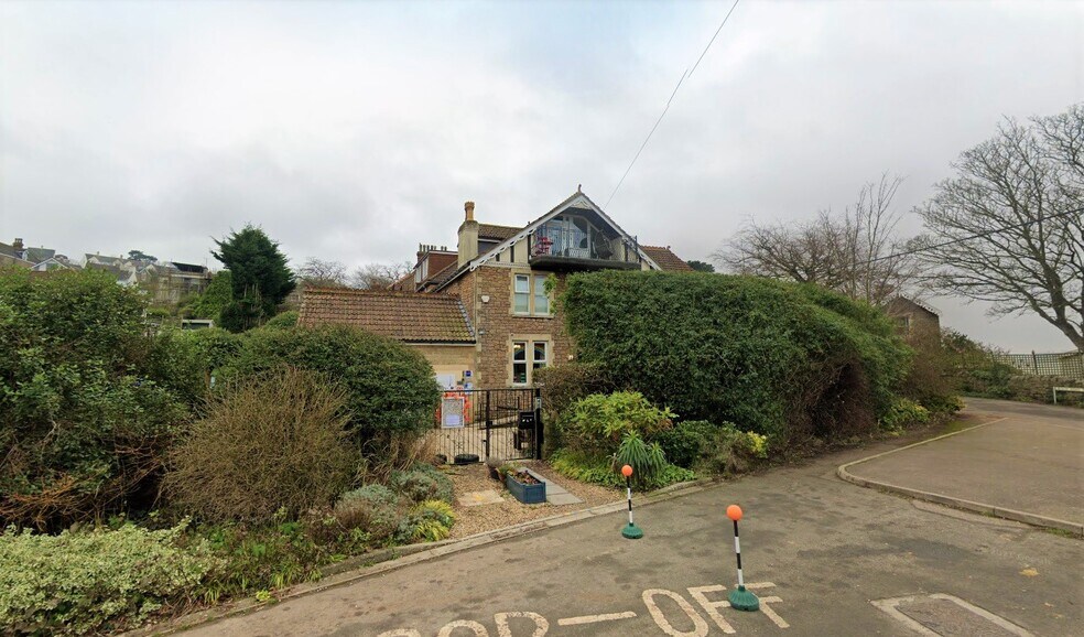 49 Beach Rd W, Portishead for sale - Primary Photo - Image 1 of 10