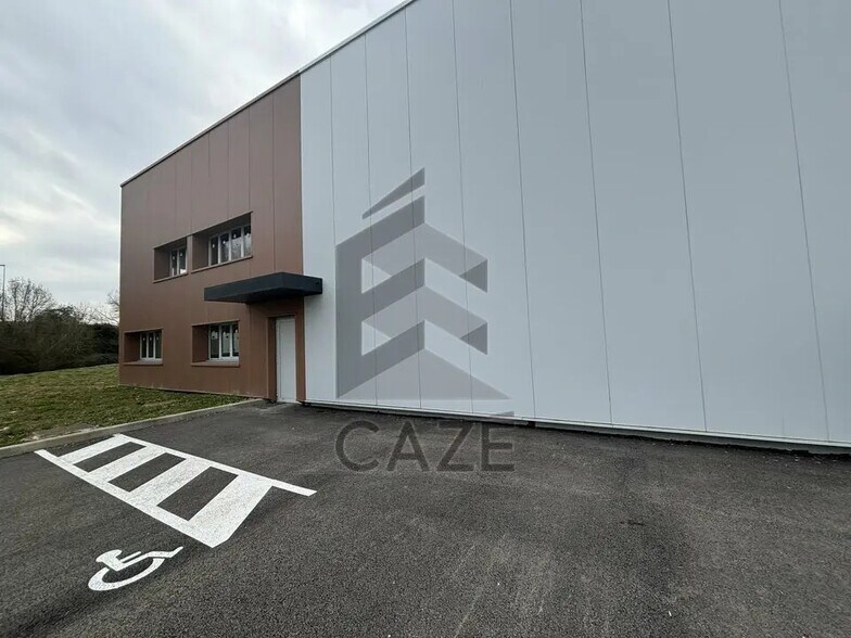 Office in Carbon-Blanc for lease - Building Photo - Image 3 of 15