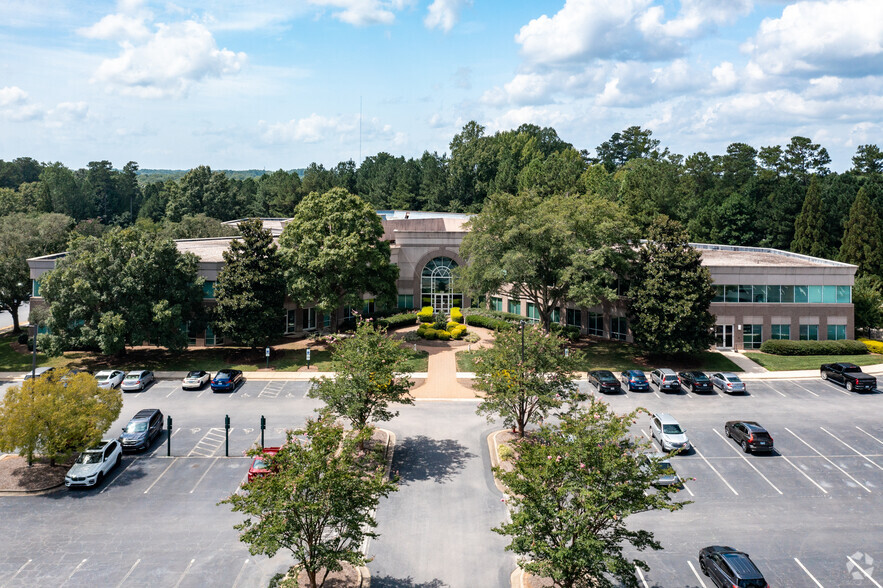 1100 Crescent Green Dr, Cary, NC for lease - Primary Photo - Image 1 of 8