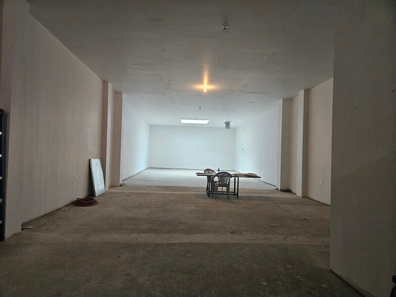 62 N 9th St, Brooklyn, NY for lease - Building Photo - Image 3 of 4