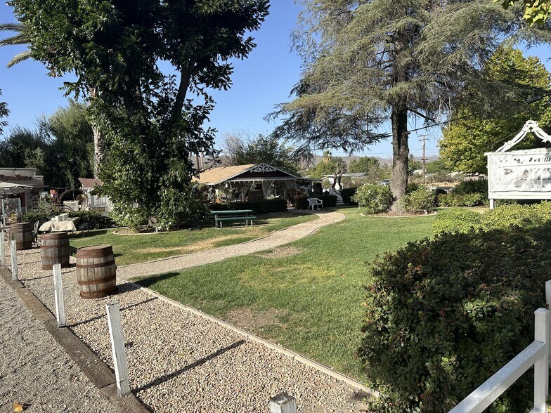 42030 C St, Murrieta, CA à vendre - Photo du bâtiment - Image 1 de 12