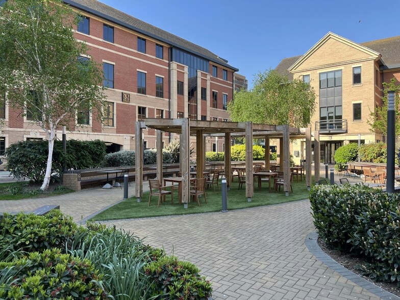 3 Victoria Rd, Leeds for lease - Building Photo - Image 3 of 28