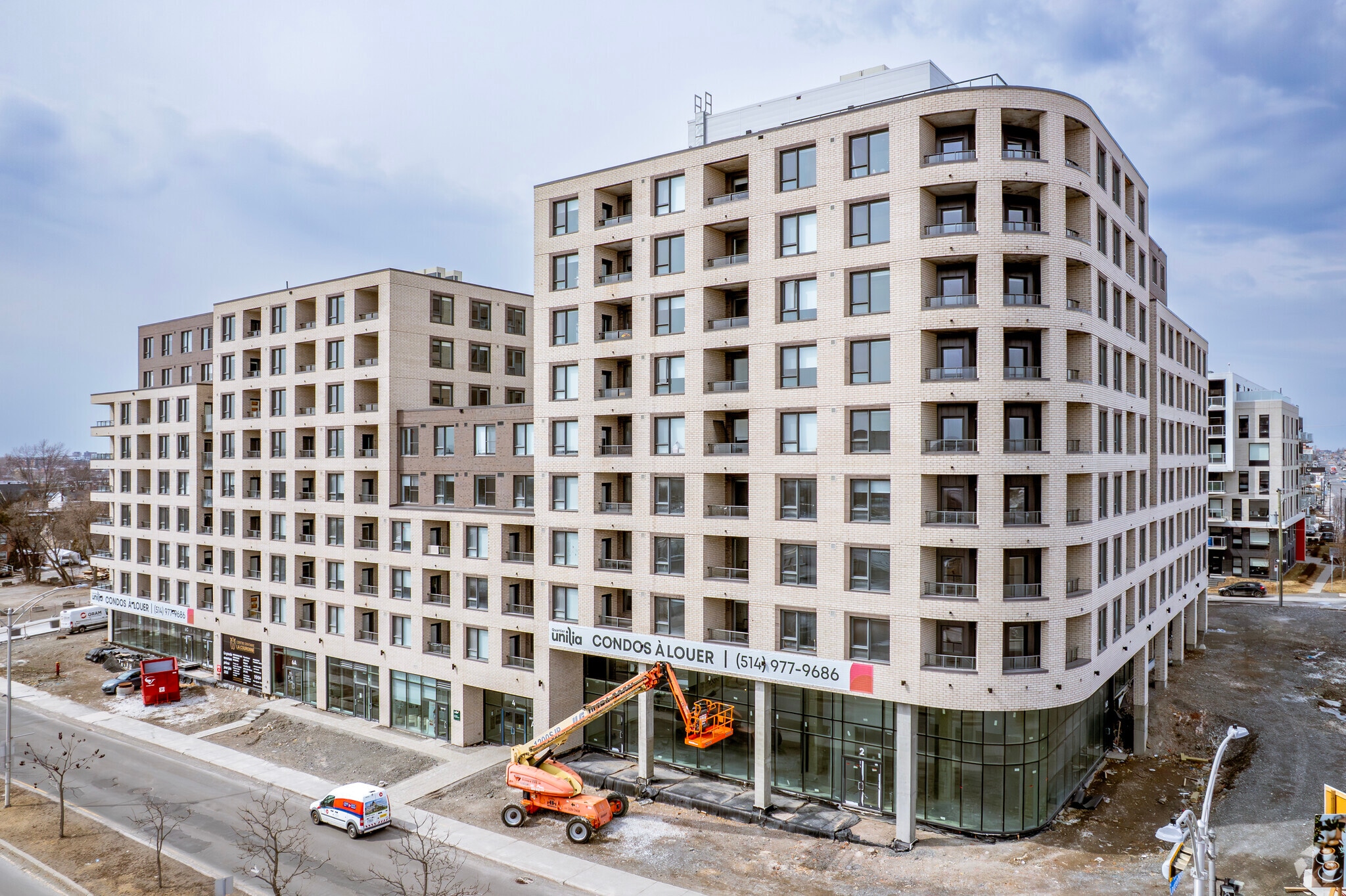 48-64 Boul Des Laurentides, Laval, QC for lease Primary Photo- Image 1 of 6