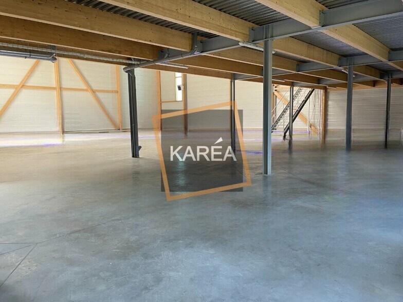 Flex in Chanteloup-en-Brie for lease - Interior Photo - Image 3 of 5
