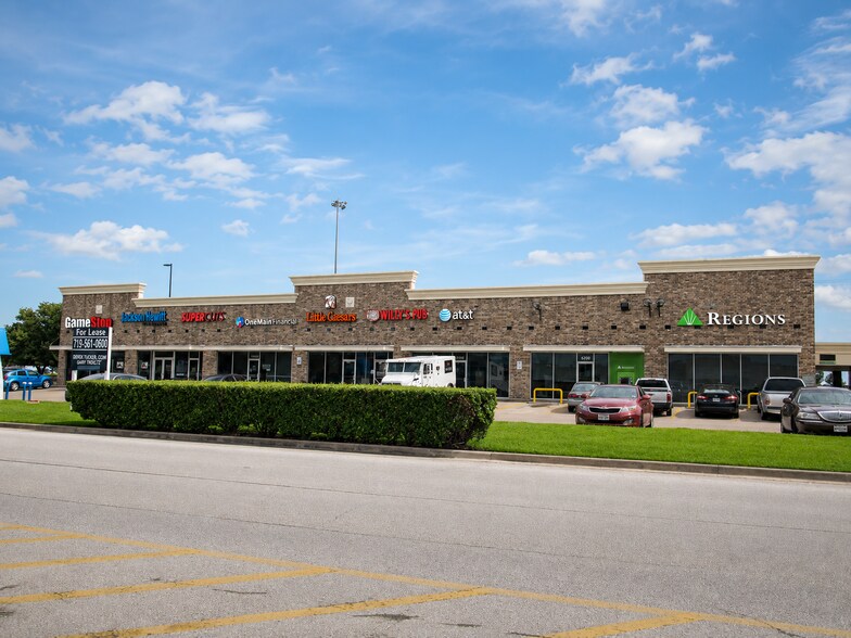 6402 Gulf Fwy, La Marque, TX à louer - Photo du bâtiment - Image 1 de 12