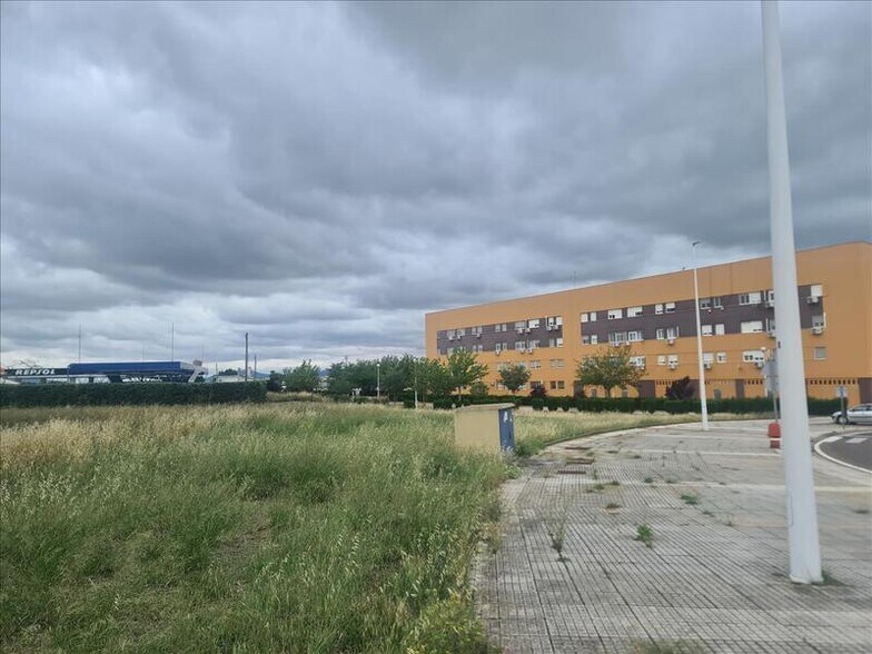 Calle de la Madre Teresa de Calcuta, Mérida, Badajoz à vendre - Photo du bâtiment - Image 2 de 11