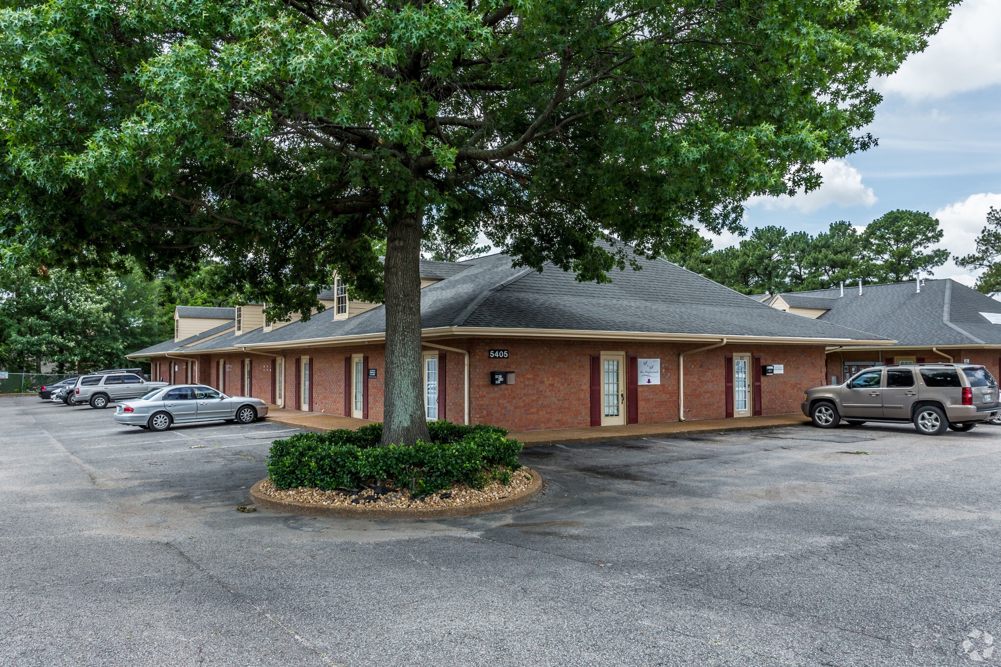 5405 Fox Plaza Dr, Memphis, TN for lease Primary Photo- Image 1 of 11