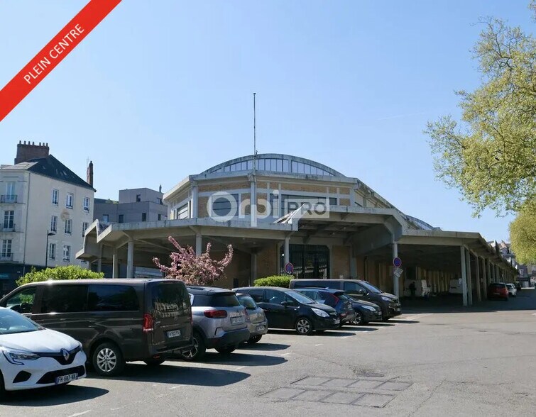 Commerce de détail dans Nantes à louer - Photo du bâtiment - Image 1 de 6