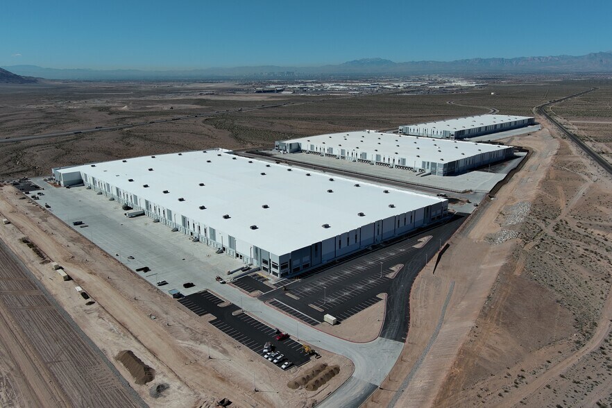 I-15 & N Hollywood, North Las Vegas, NV à louer - Aérien - Image 2 de 4