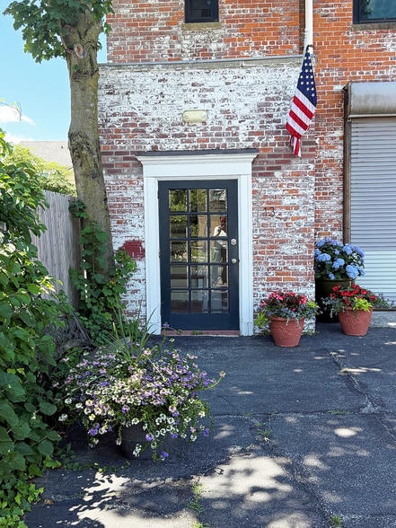 13 Myrtle St, Manhasset, NY à vendre - Photo du bâtiment - Image 3 de 3