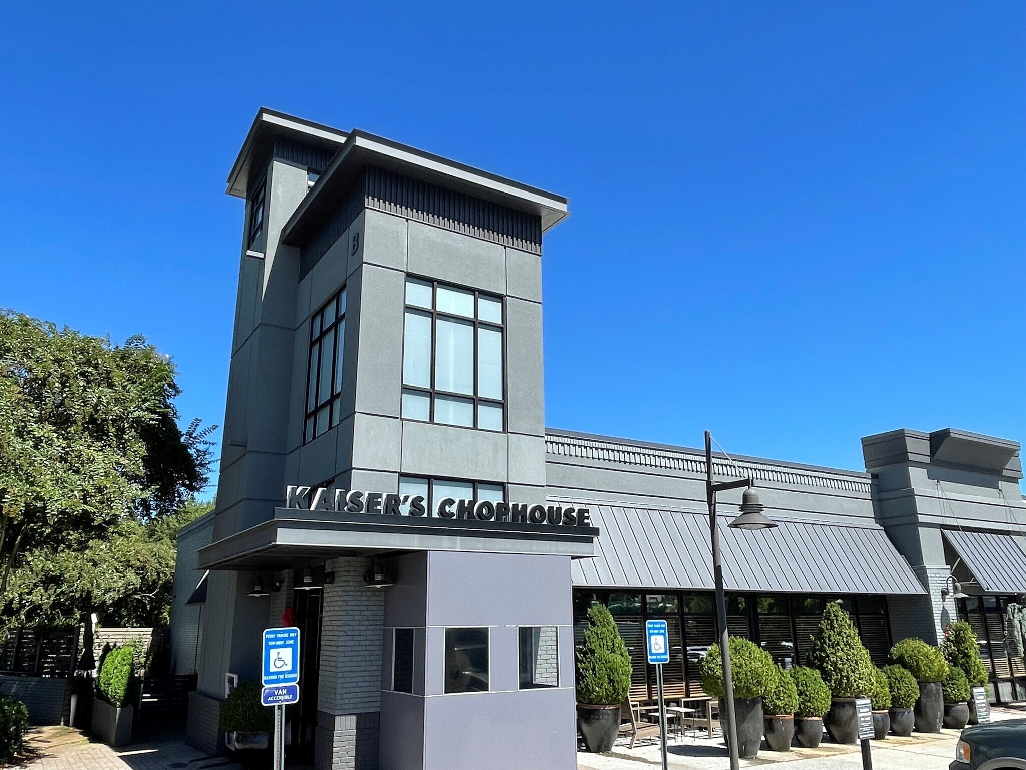 5975 Roswell Rd NE, Sandy Springs, GA à louer Photo principale- Image 1 de 4