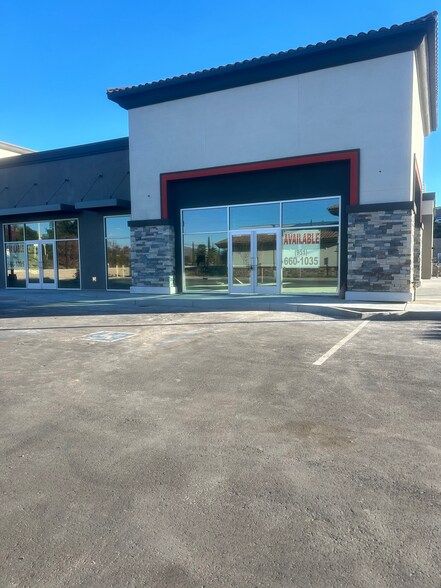 18187 Van Buren Blvd, Riverside, CA à louer - Photo du bâtiment - Image 2 de 7