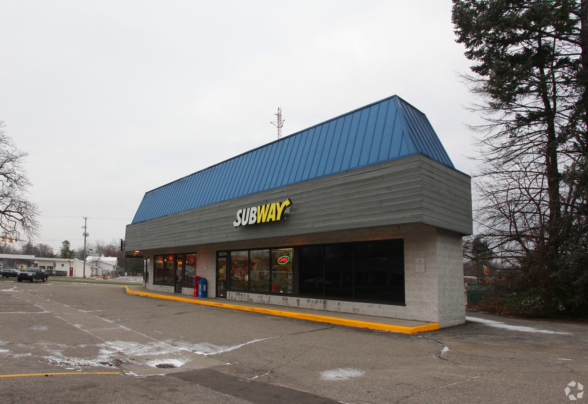 6460 Stadium Dr, Kalamazoo, MI for lease Primary Photo- Image 1 of 3
