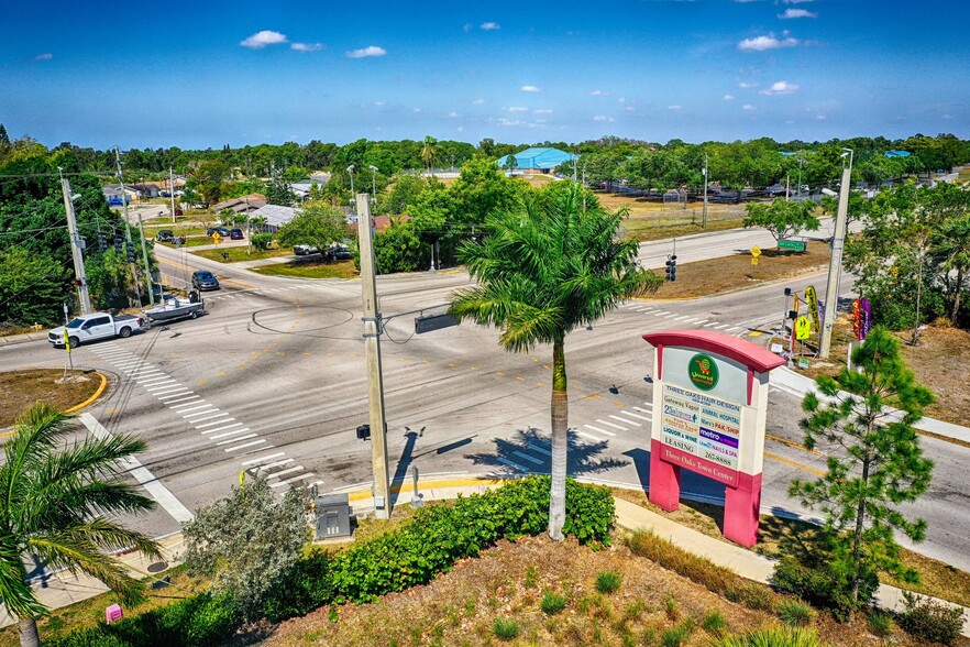 18731-18751 Three Oaks Pky, Fort Myers, FL for lease - Pylon Photo - Image 3 of 9