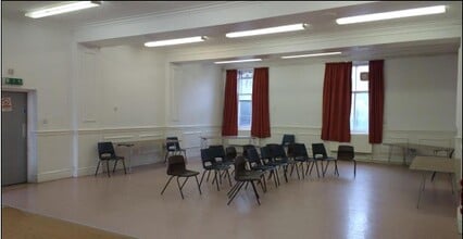 2 Cedar Dr, Kirkintilloch for lease Interior Photo- Image 2 of 3