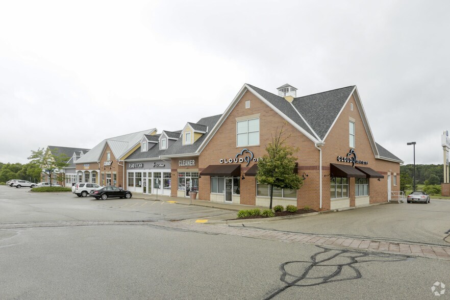 SWC Hwy 16 & Hwy 83, Delafield, WI à louer - Photo principale - Image 1 de 4