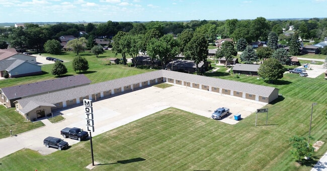 Plus de détails pour 203 SW 7th St, Stuart, IA - Services hôteliers à vendre