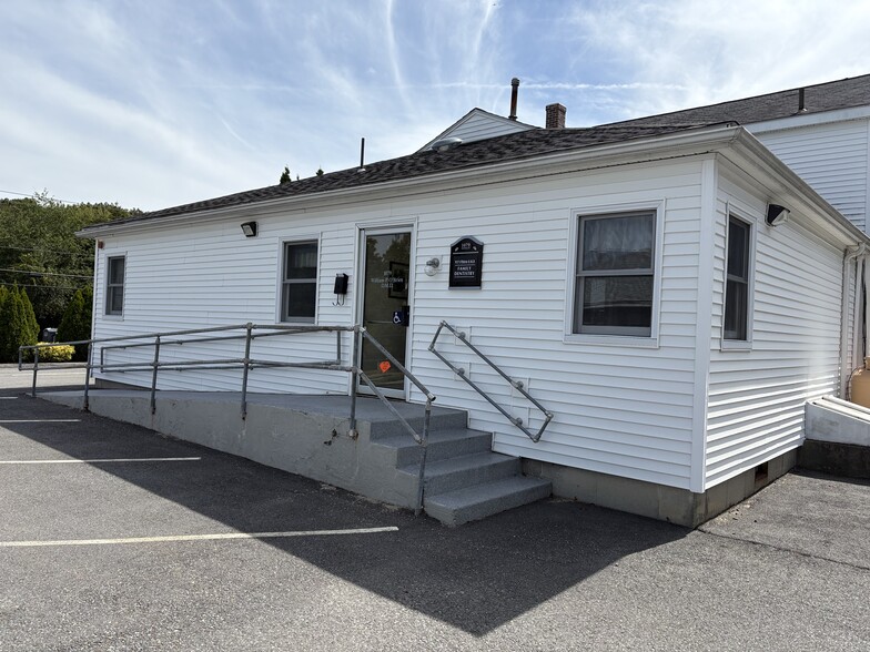 1079 Central St, Leominster, MA for lease - Building Photo - Image 1 of 16