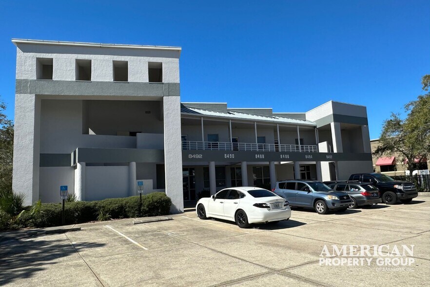 8482-8490 S Tamiami Trl, Sarasota, FL à louer - Photo du bâtiment - Image 3 de 4