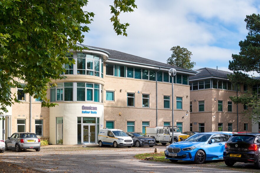 Clifton Park Av, York à louer - Photo du bâtiment - Image 2 de 15