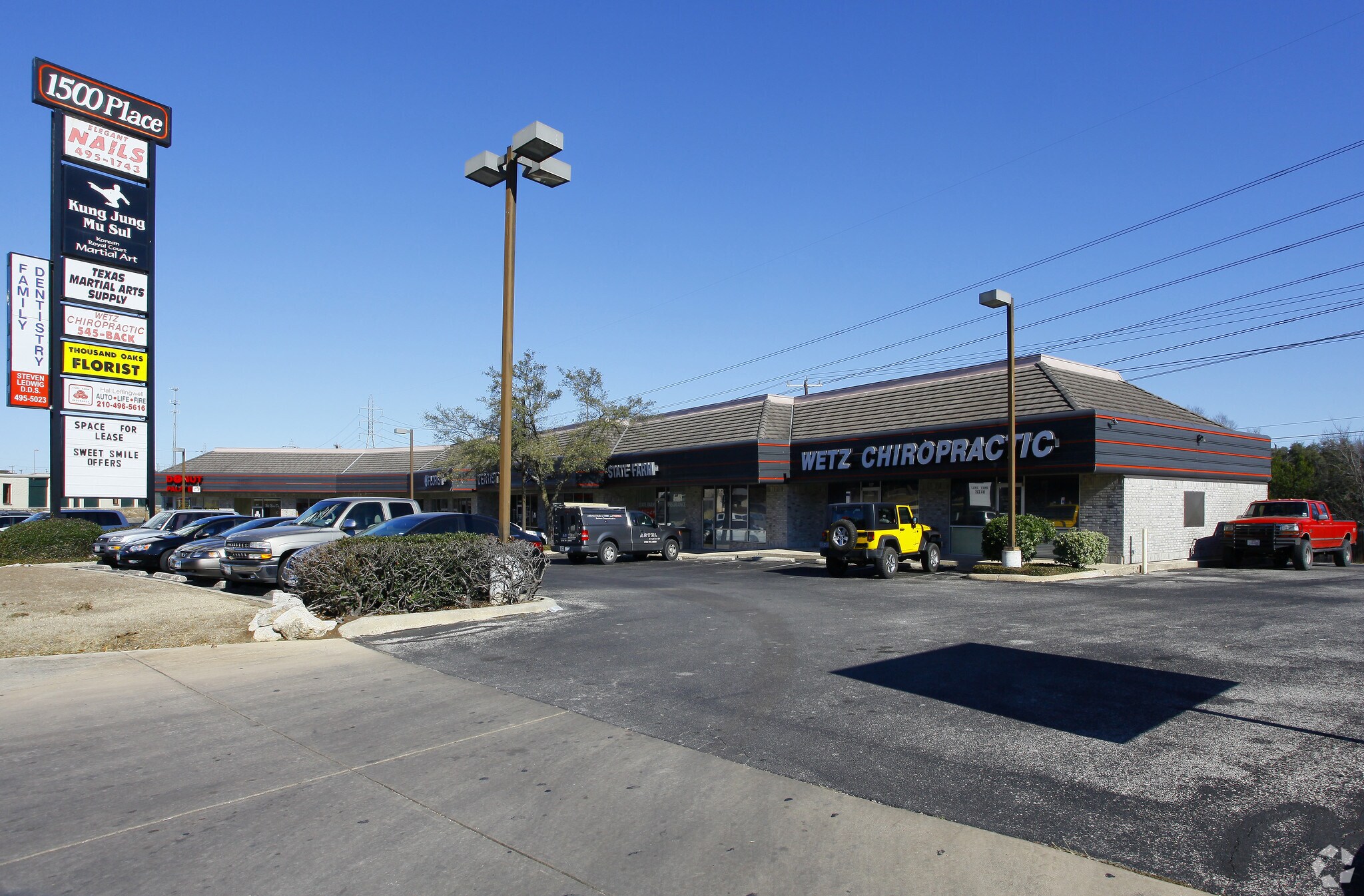 1583 Thousand Oaks Dr, San Antonio, TX for lease Primary Photo- Image 1 of 5