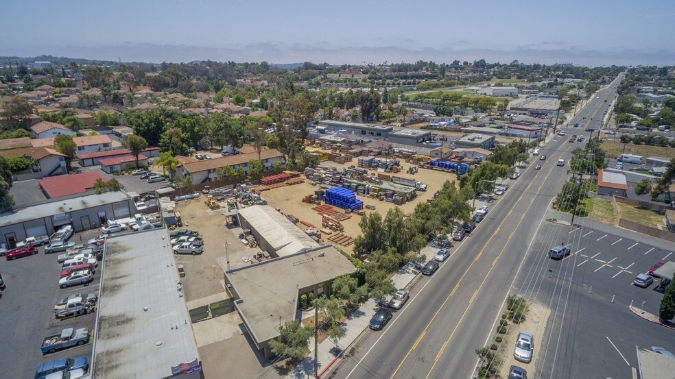 460 Olive Ave, Vista, CA à louer - Aérien - Image 2 de 16