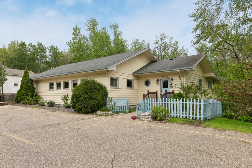 14859 Louisiana Ave S, Savage, MN à vendre - Photo du bâtiment - Image 2 de 6