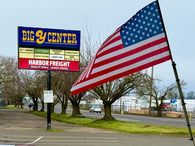 2170-2188 W 6th Ave, Eugene, OR à louer - Photo du bâtiment - Image 3 de 15