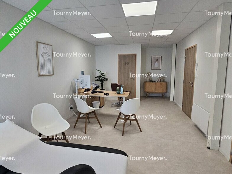 Office/Medical in Nouvoitou for lease - Interior Photo - Image 3 of 5