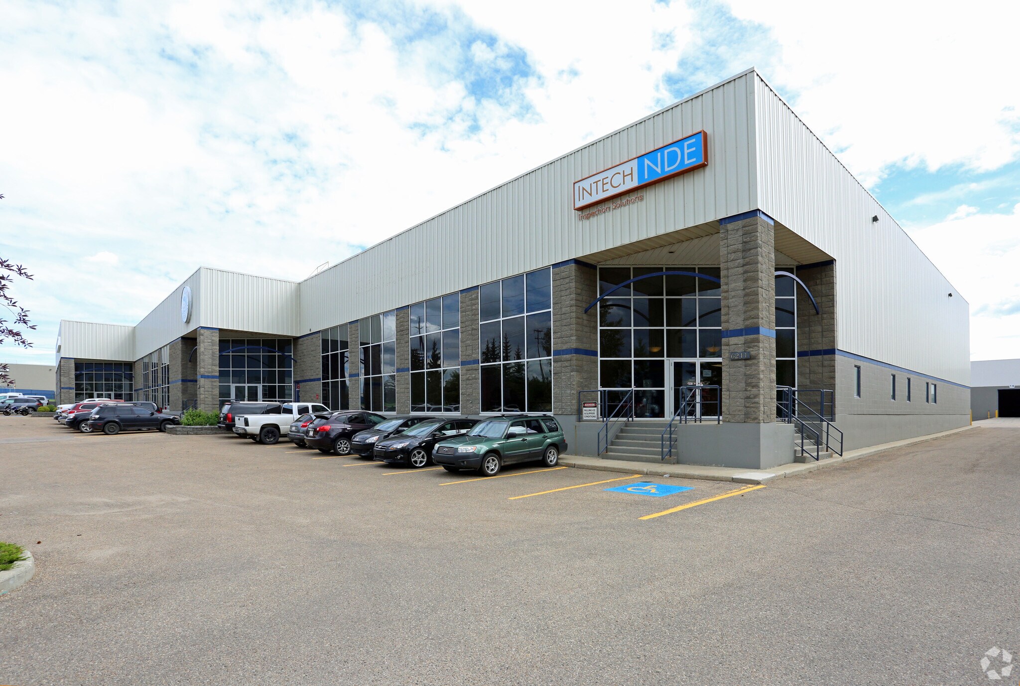 6203-6211 Roper Rd NW, Edmonton, AB à vendre Photo principale- Image 1 de 1