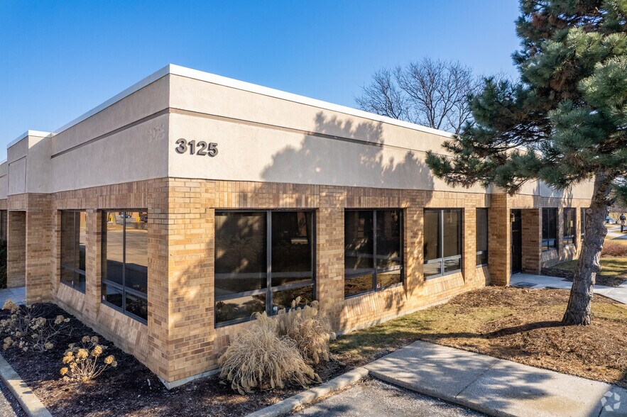 3115 N Wilke Rd, Arlington Heights, IL à louer - Photo du bâtiment - Image 3 de 17