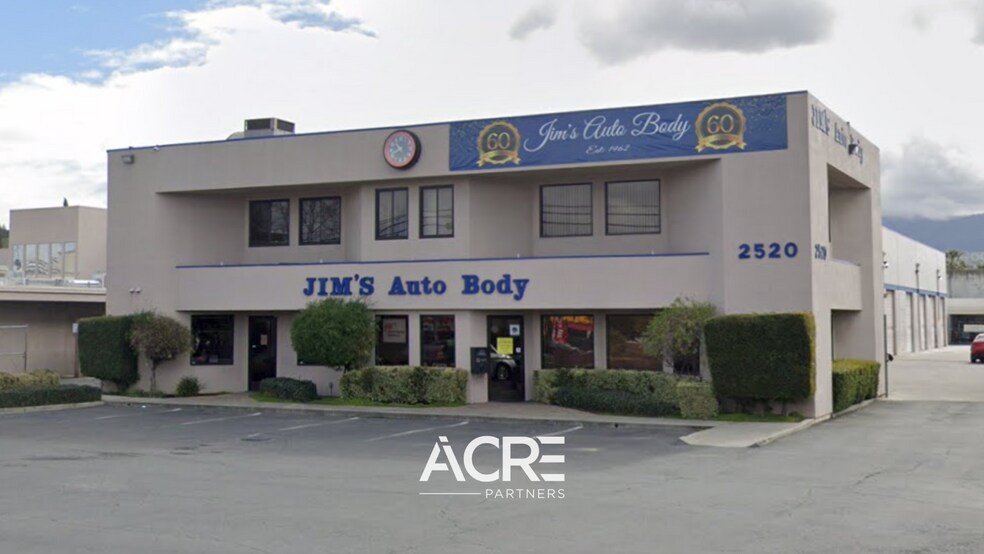 Jim's Auto Body Portfolio | CA portefeuille de 3 propriétés à vendre sur LoopNet.ca - Photo du bâtiment - Image 3 de 3