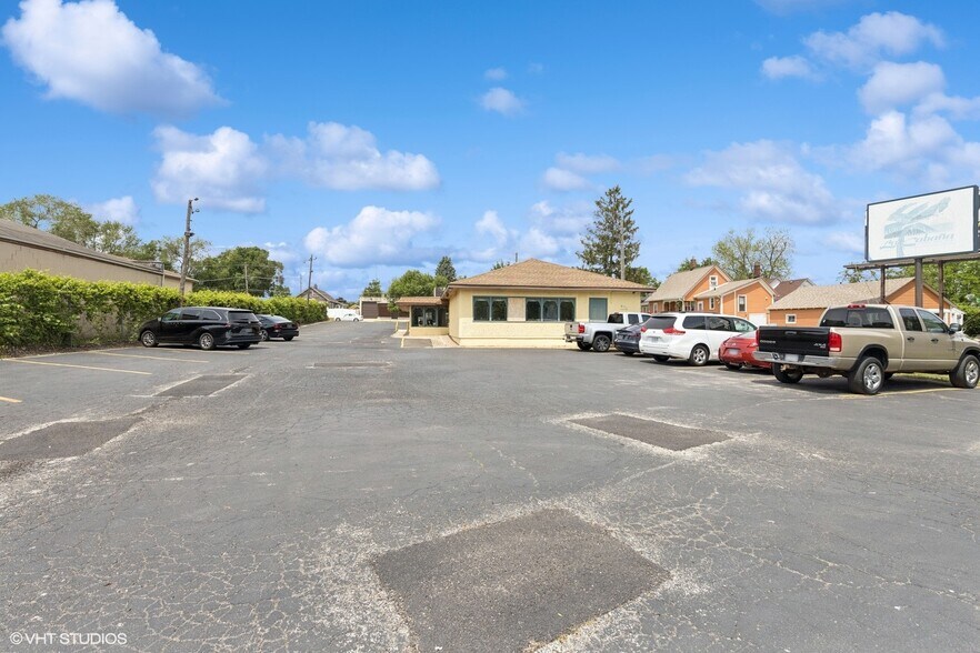 835 S River St, Aurora, IL à vendre - Photo du bâtiment - Image 2 de 24