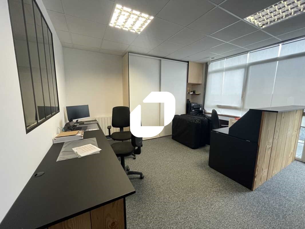 Office in Bordeaux for lease Interior Photo- Image 1 of 7