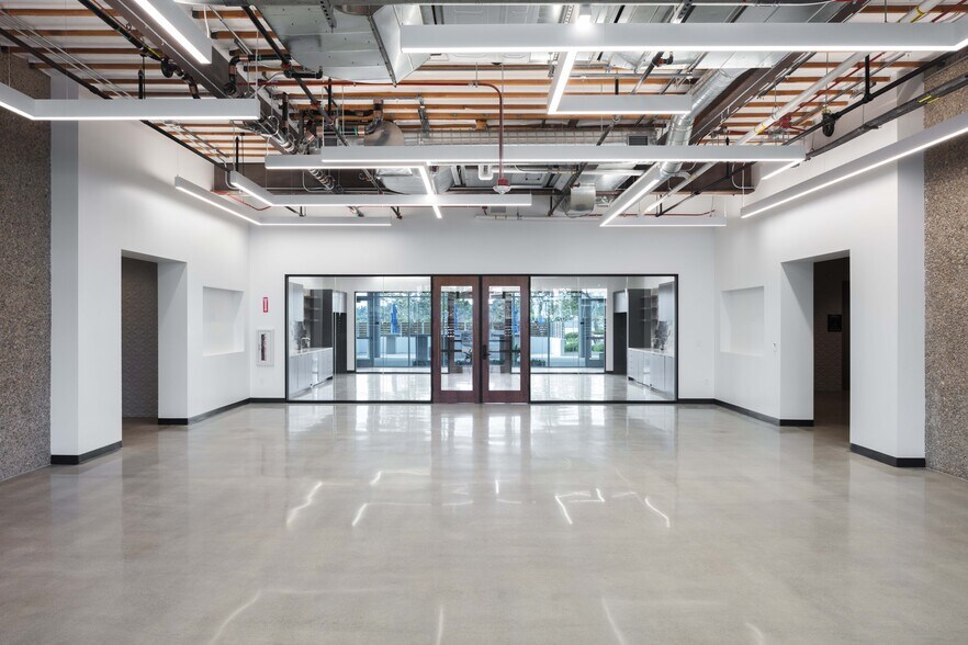 6138-6150 Nancy Ridge Dr, San Diego, CA à louer - Photo intérieure - Image 2 de 13