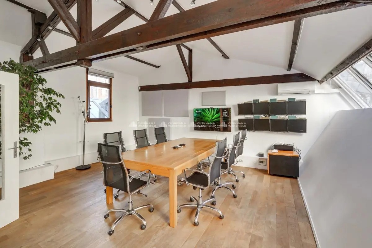 Office in Levallois-Perret for lease Building Photo- Image 1 of 13