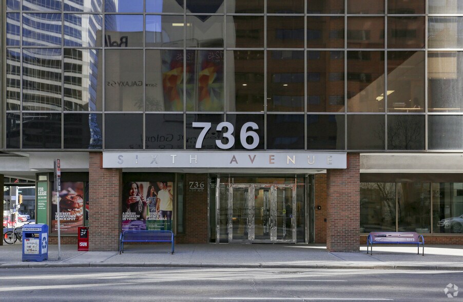 736 6th Ave SW, Calgary, AB à louer - Photo du bâtiment - Image 2 de 3