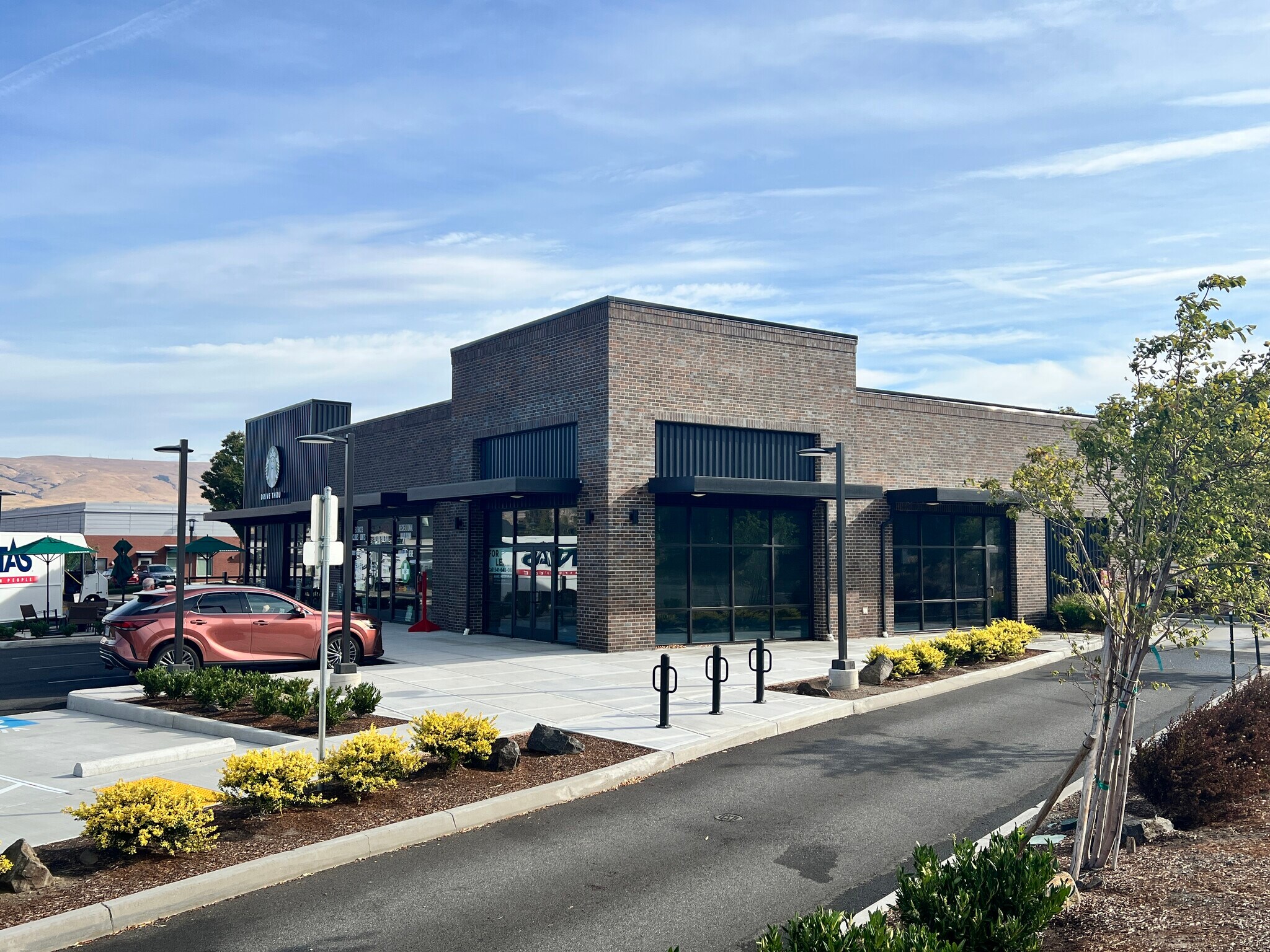 380 Lone Pine Blvd, The Dalles, OR for lease Building Photo- Image 1 of 12