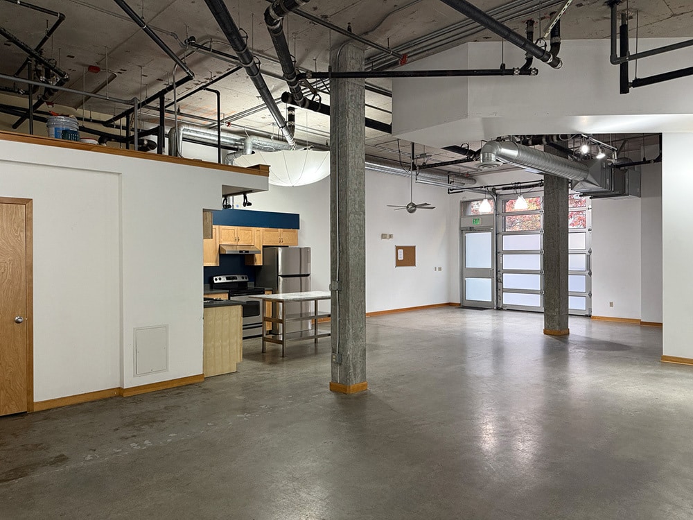 823 Hiawatha Pl S, Seattle, WA for lease Interior Photo- Image 1 of 6