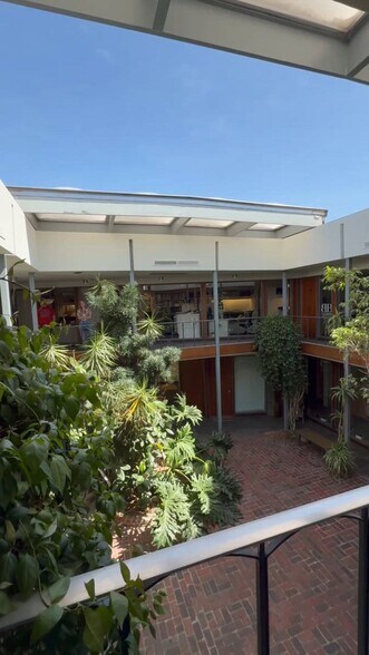 16 Lancaster Ave, Ardmore, PA à louer - Vidéo sur l’inscription commerciale - Image 2 de 16