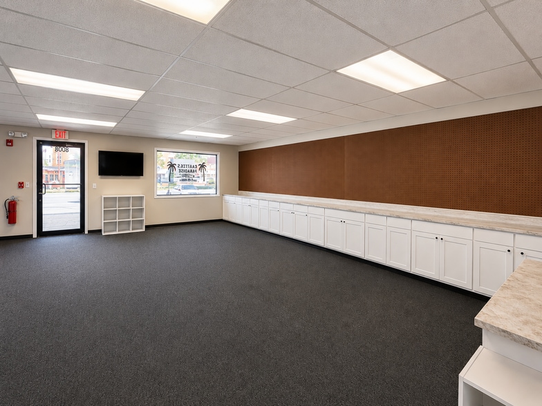 100 NW Main St, Easley, SC for lease - Interior Photo - Image 2 of 8