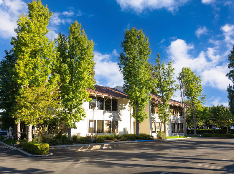 128 Auburn Ct, Westlake Village, CA à louer - Photo du bâtiment - Image 3 de 20