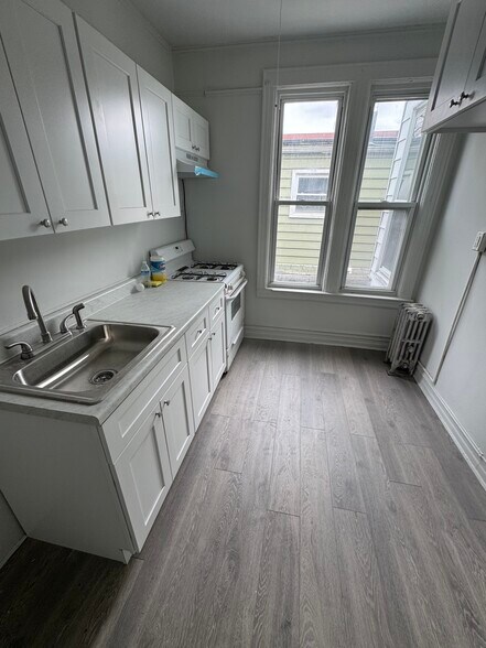 172-12 Linden Blvd, Saint Albans, NY à vendre - Photo du bâtiment - Image 3 de 18