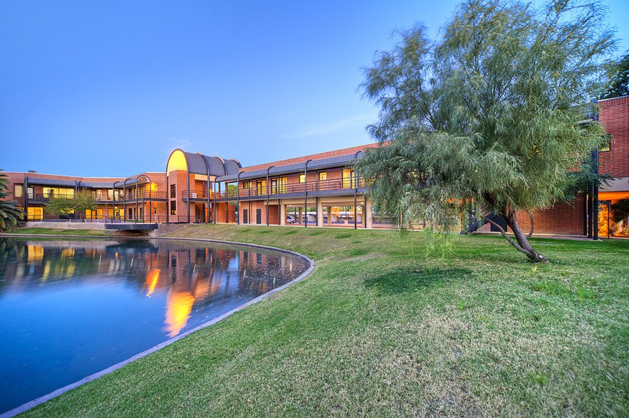 2204 S Dobson Rd, Mesa, AZ à vendre - Photo principale - Image 1 de 17