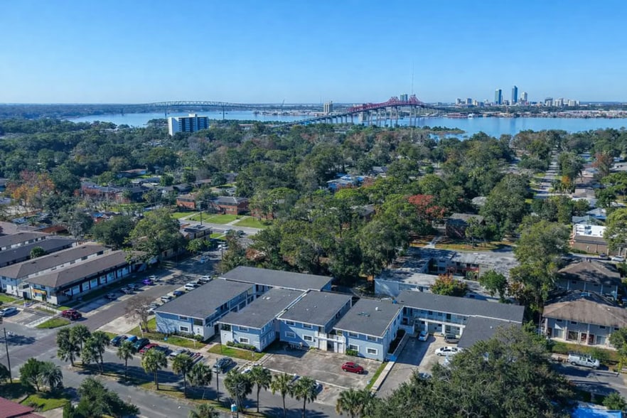 1110 Caliente Dr, Jacksonville, FL for sale - Building Photo - Image 2 of 15