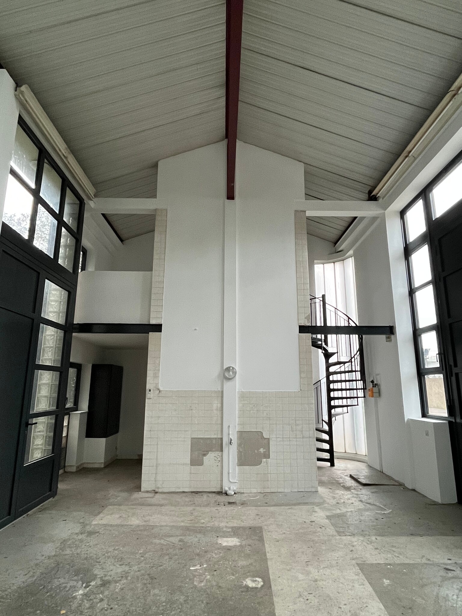 15 Rue Alain, Paris for lease Interior Photo- Image 1 of 6